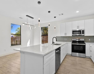 5105 Waterbury Court - Photo Thumbnail 4