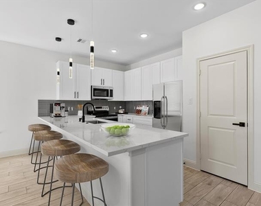 5105 Waterbury Court - Photo Thumbnail 6