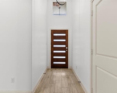 5105 Waterbury Court - Photo Thumbnail 3