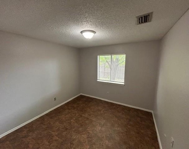 1200 Wyndham Drive - Photo Thumbnail 9