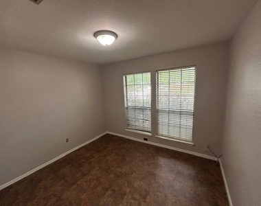 1200 Wyndham Drive - Photo Thumbnail 6