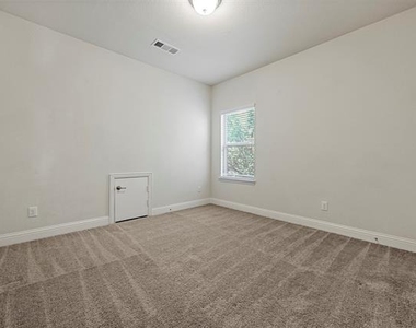 3000 Crestwater Ridge - Photo Thumbnail 13