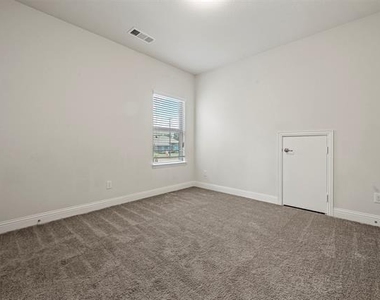 3000 Crestwater Ridge - Photo Thumbnail 12