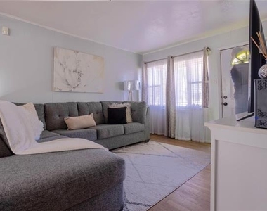 1903 Dale Place - Photo Thumbnail 2