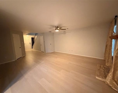 12912 Steeple Chase Drive - Photo Thumbnail 7