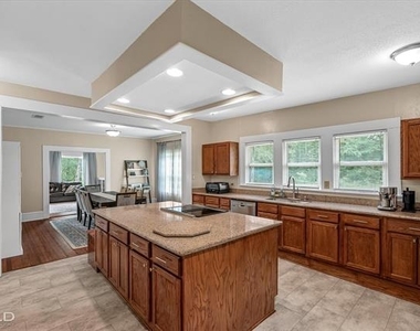 4320 Greenwood Boulevard - Photo Thumbnail 24