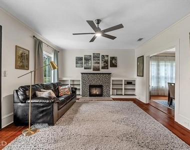 4320 Greenwood Boulevard - Photo Thumbnail 13