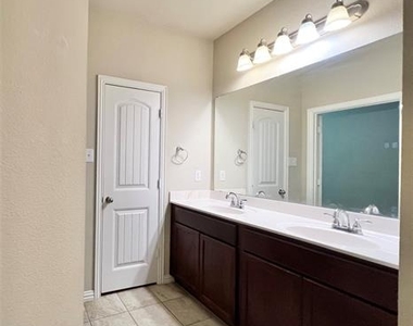 215 Clark Drive - Photo Thumbnail 14