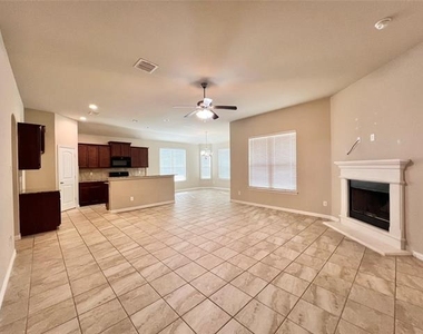 215 Clark Drive - Photo Thumbnail 4