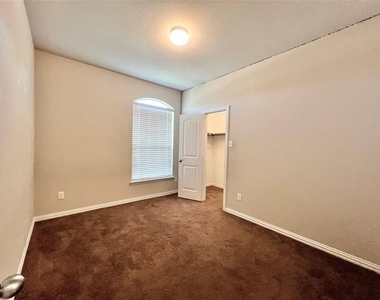 215 Clark Drive - Photo Thumbnail 22