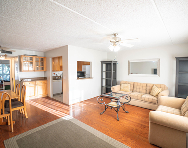 400 W Village Green Cir Circle W - Photo Thumbnail 2