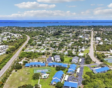 1637 Ne Nautical Place - Photo Thumbnail 5