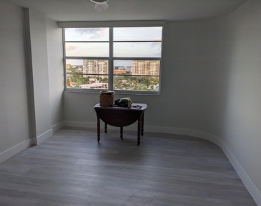 11930 N Bayshore Drive - Photo Thumbnail 17