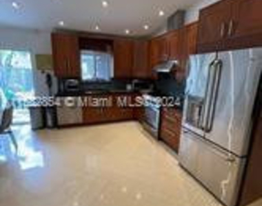 4920 Sw 27th Avenue - Photo Thumbnail 2