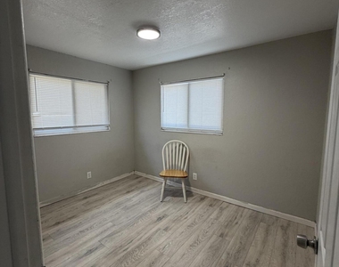 716 22nd Street - Photo Thumbnail 4