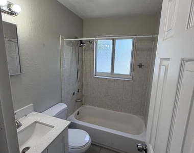 716 22nd Street - Photo Thumbnail 3