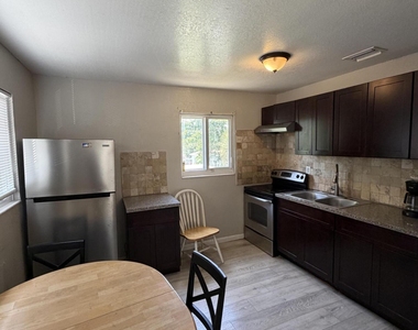 716 22nd Street - Photo Thumbnail 1