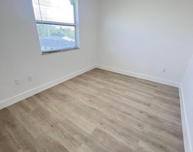 720 Nw 61st Street - Photo Thumbnail 17