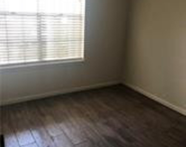 1001 Crystal Way - Photo Thumbnail 3