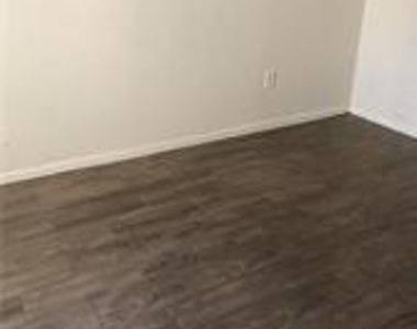 1001 Crystal Way - Photo Thumbnail 1
