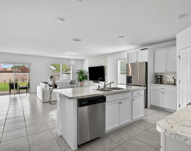 502 Nw Kingston Street - Photo Thumbnail 4