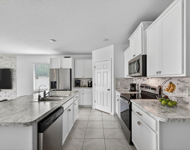 502 Nw Kingston Street - Photo Thumbnail 5