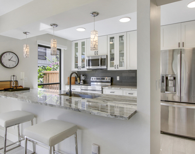 512 Brackenwood Place - Photo Thumbnail 2