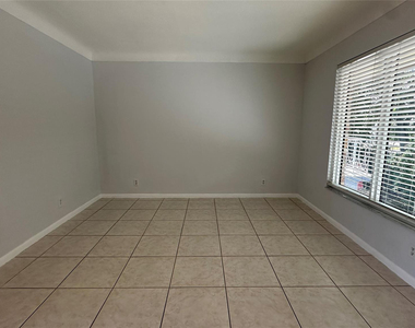 1900 Ne 29th Street - Photo Thumbnail 4