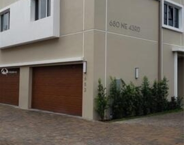 682 Ne 43rd Street - Photo Thumbnail 22