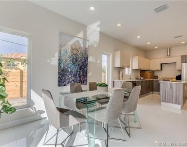 682 Ne 43rd Street - Photo Thumbnail 7