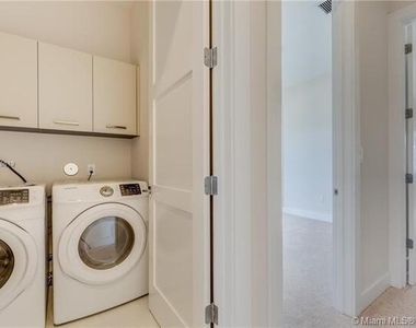682 Ne 43rd Street - Photo Thumbnail 20