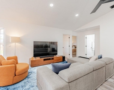1860 Primrose Lane - Photo Thumbnail 24