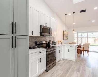 1860 Primrose Lane - Photo Thumbnail 14