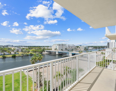 3020 Ne 32nd Avenue - Photo Thumbnail 2