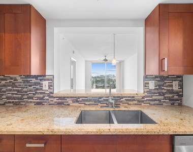 3020 Ne 32nd Avenue - Photo Thumbnail 6