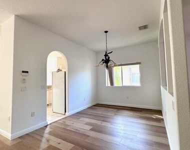 7842 Exeter Boulevard E - Photo Thumbnail 9