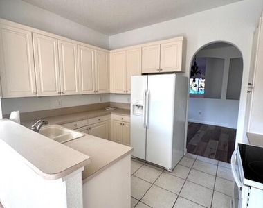 7842 Exeter Boulevard E - Photo Thumbnail 42