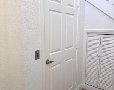 7842 Exeter Boulevard E - Photo Thumbnail 27