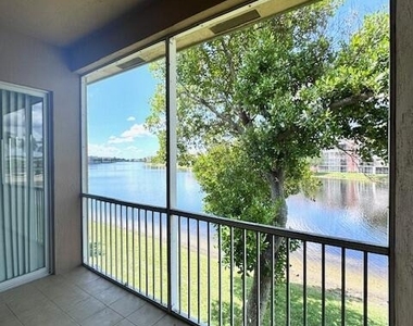 7842 Exeter Boulevard E - Photo Thumbnail 3