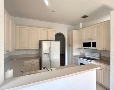 7842 Exeter Boulevard E - Photo Thumbnail 11