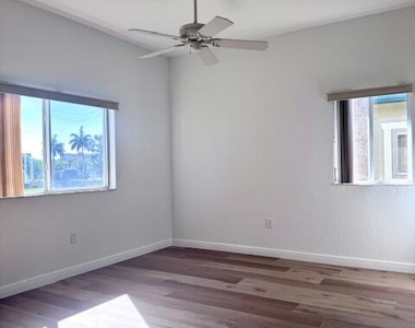 7842 Exeter Boulevard E - Photo Thumbnail 13