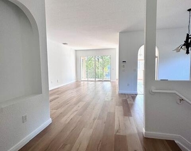 7842 Exeter Boulevard E - Photo Thumbnail 5