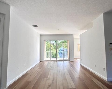 7842 Exeter Boulevard E - Photo Thumbnail 7