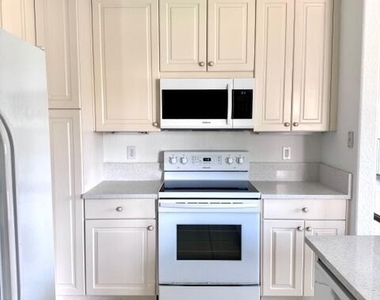 7842 Exeter Boulevard E - Photo Thumbnail 41