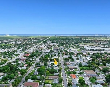 1913 Thomas Street - Photo Thumbnail 24
