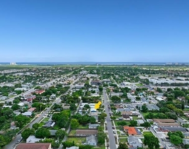 1913 Thomas Street - Photo Thumbnail 23