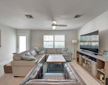 1020 Casuarina Road - Photo Thumbnail 3