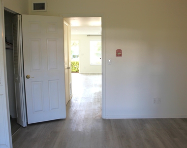 2929 Se Ocean Boulevard - Photo Thumbnail 24