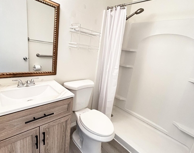 2929 Se Ocean Boulevard - Photo Thumbnail 14