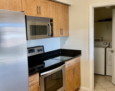 6556 Emerald Dunes Drive - Photo Thumbnail 2